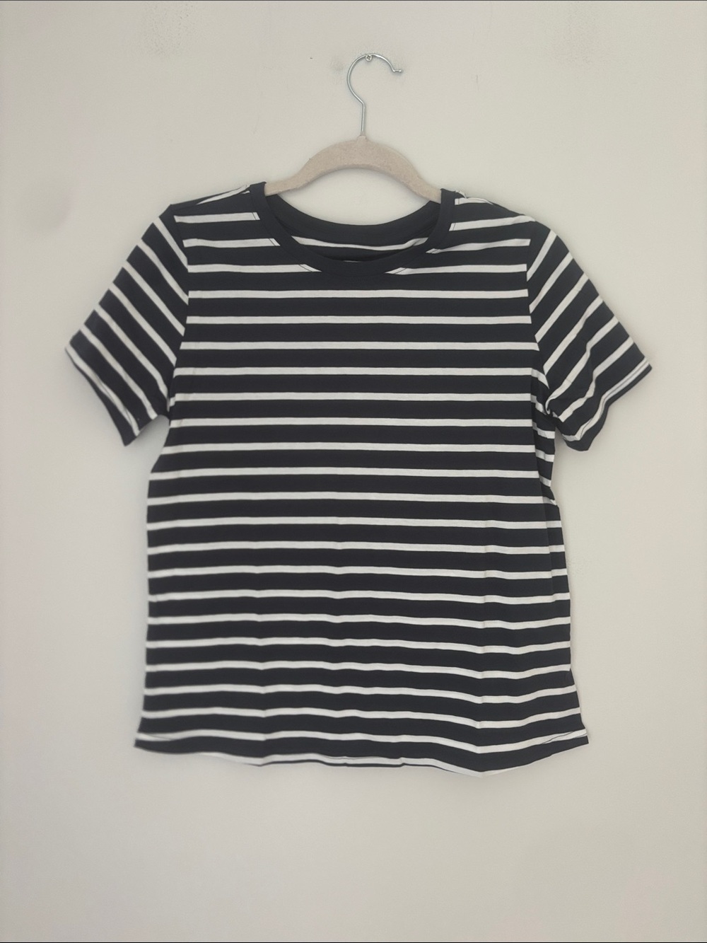 Pact Navy and White Striped Short-Sleeve Crewneck Tee Shirt Size Small NWOT